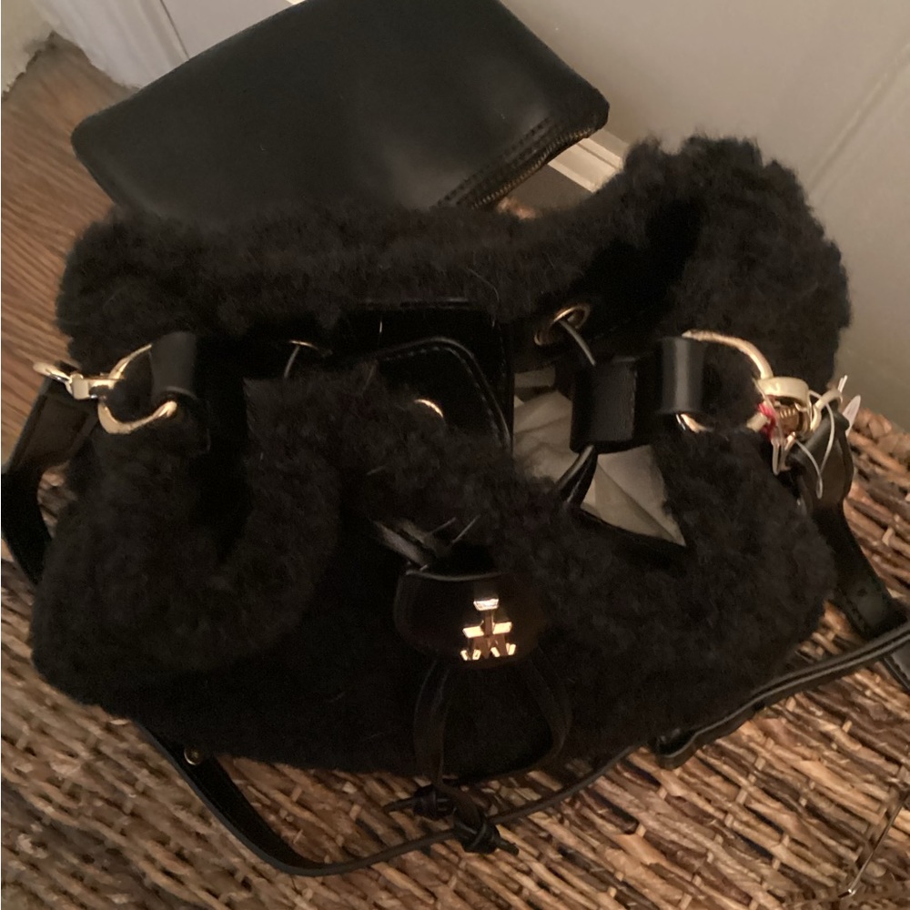 Isaac Mizrahi Faux Shearling/Faux Leather Bucket Bag - Picture 4 of 5